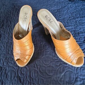 BCBG Paris Womens Heels, size 10